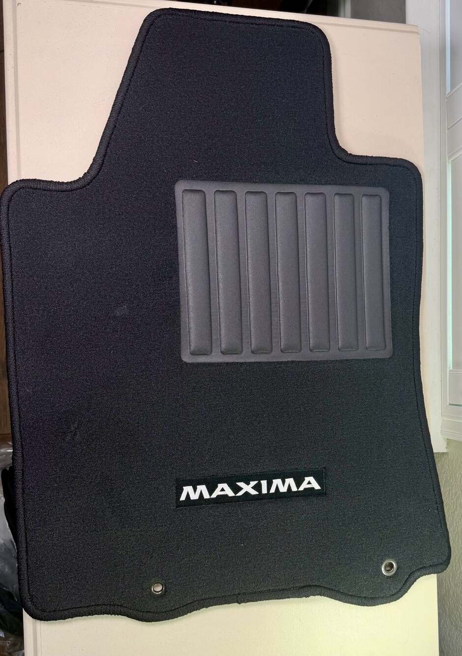 OEM Nissan Maxima Black Carpeted Floor Mats 4-Piece Set T99E2 4RA1A